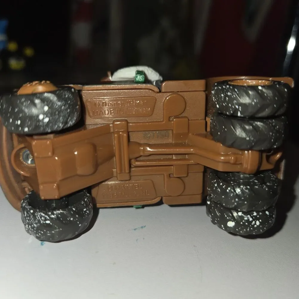 Disney Pixar Cars Diecast Vehicle Mattel Figure - Whee Hoo Winter Mater Towtruck